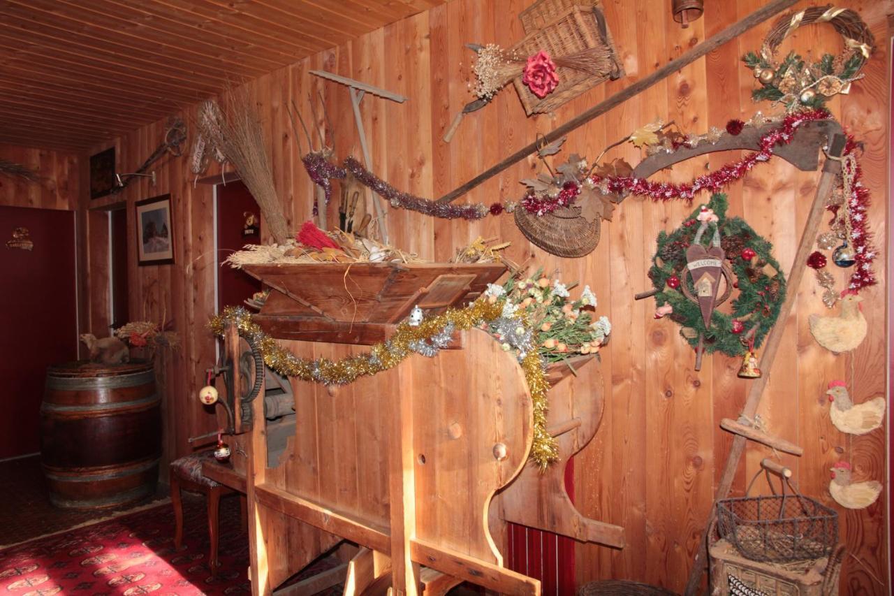 Guest House Chalet Saint Roch Albiez-Montrond Exterior foto